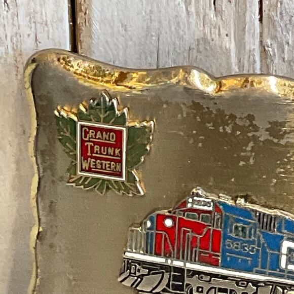 Grand Trunk Western The Milwaukee Road Train Engine Belt Buckle Locomotive - Picture 3 of 7